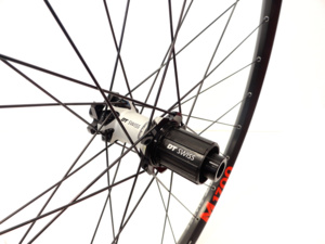 DT SWISS Zapletená kola M 1700 SPLINE TWO 29 red