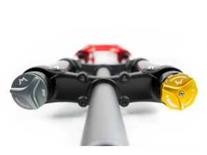 Vidlice MARZOCCHI Bomber 58 červená 27,5" 203mm 2022