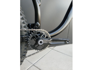 Pells Tarpan AM nestandardní černý vzorek vel. M