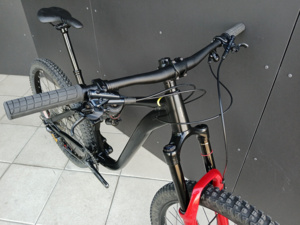 Pells Tarpan AM nestandardní černý vzorek vel. M