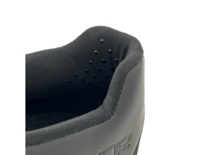 Silniční tretry FLR F37 Black