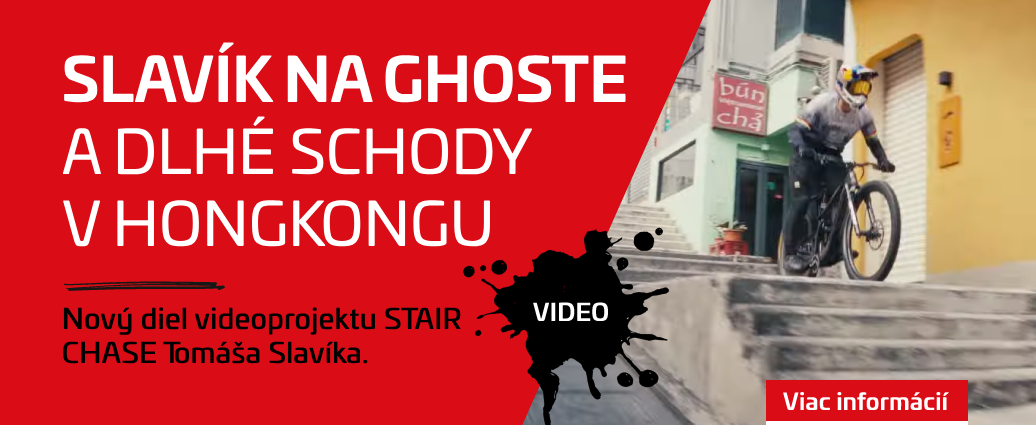 Slávik na Ghoste zdoláva nekonečne dlhé schody v Hongkongu